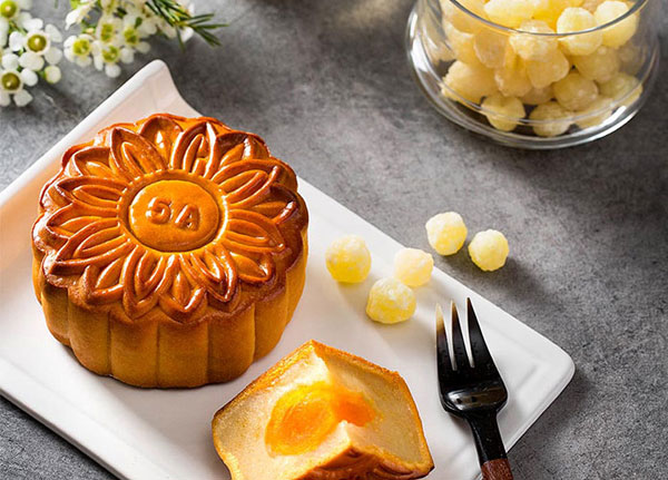 Bánh trung nhân hạt sen có trứng