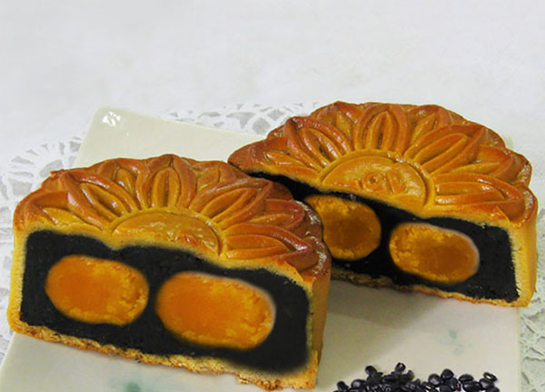 Bánh trung thu givral đậu đỏ thơm ngon